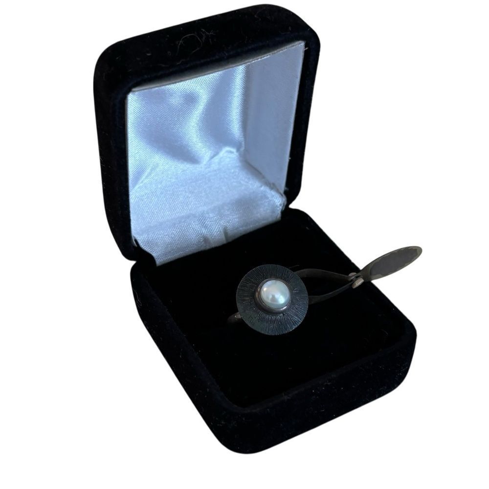 Artisan Designed & Created Oxidized Sterling Silver & Freshwater Pearl Ring. - Picture 3 of 8